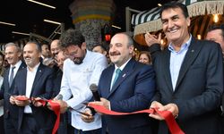 AK Parti'li Mustafa Varank, Bursa'da restoran açılışına katıldı