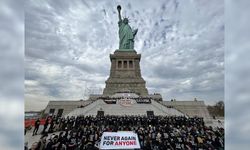 ABD'deki barış yanlısı Yahudi gruptan, Özgürlük Heykeli'nin bulunduğu adada protesto