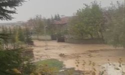 Ankara'da yağışın ardından mahalleyi su bastı