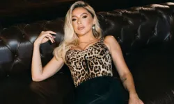 Hadise'den kalça pozu! Dövmelerini sergiledi