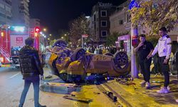 Kadıköy'de kaza: Önce taksiye sonra park halindeki araca çarptı
