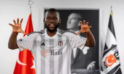 Beşiktaş yıldız futbolcusu ile yollarını ayırdı