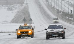 Kars'ta kar ulaşımı felç etti: 120 köy yolu ulaşıma kapandı