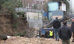 Kadıköy’de çöken istinat duvarının altında kalan işçi ağır yaralandı