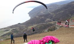 Yabancı turistlerin de keşfettiği Uçmakdere'de yamaç paraşütü uçuşlarının sayısı artıyor