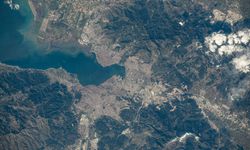 Alper Gezeravcı, İzmir'in uzaydan çekilen fotoğraflarını paylaştı