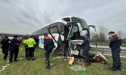 Düzce’de yolcu otobüsü refüje çarptı: 9 yaralı
