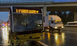 İstanbul'da özel halk otobüsü ile kamyon çarpıştı