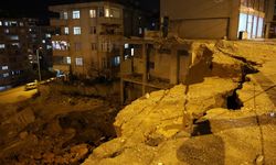Kahramanmaraş'ta istinat duvarı çöktü: Çok sayıda araç zarar gördü