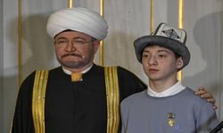 Müslüman genç Rusya’da kahraman oldu