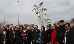 Şehrin sorunlarını çözmek yerine heykel açılışı yapan CHP’de bu sefer durak Eskişehir