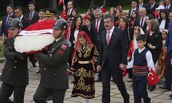 Bakan Tekin, öğretmen ve öğrencilerle Anıtkabir’i ziyaret etti