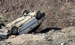 Hakkari'de otomobil devrildi: 9 yaralı