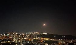 İsrail'in orta kesimindeki kentlere şarapnel parçaları düştü