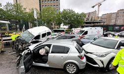 İstanbul'da çok sayıda araç birbirine girdi: Yaralılar var