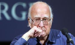 Nobel ödüllü fizikçi Peter Higgs hayatını kaybetti