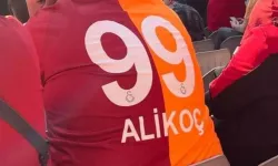 Galatasaray taraftarı, Ali Koç formasıyla maçı izledi