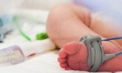 5 aylık bebek parkta kalp krizi geçirdi: Anne tutuklandı