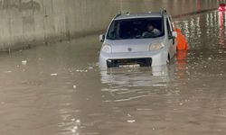 Osmaniye'de yağış hayatı olumsuz etkiledi: Araçlar yolda kaldı, evleri su bastı