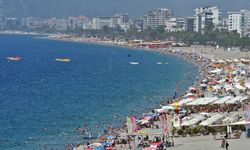 Antalya'da sahiller tıklım tıklım