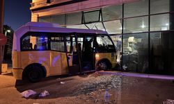Bursa'da otomobil ile minibüs çarpıştı: 12 yaralı