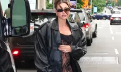 Hailey Bieber'dan karnı burnunda transparan pozlar