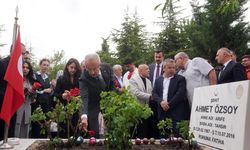 Bakan Uraloğlu, 15 Temmuz şehidi Ahmet Özsoy’u kabri başında andı