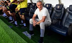 Jose Mourinho Avrupa'da çılgına döndü: Kırmızı kart gördü