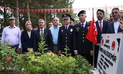 Şehit Ömer Halisdemir'in kabri başında tören düzenlendi