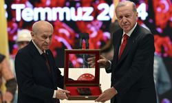 Devlet Bahçeli, Cumhurbaşkanı Erdoğan'a Kur'an-ı Kerim hediye etti