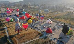 Figürlü sıcak hava balonları Kapadokya semalarını süsledi