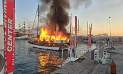 Antalya'da gezi teknesi cayır cayır yandı