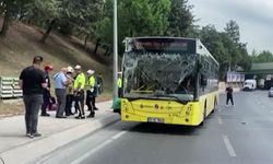 İETT otobüsünün üzerine tır devrildi