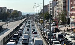 İstanbul’da metrobüs hattındaki ‘Beyaz Yol’ çalışması trafiği aksattı