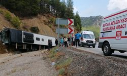 Burdur'da yolcu otobüsü şarampole devrildi: 8 yaralı