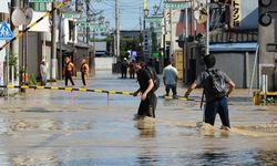 Japonya'da sel tehdidi nedeniyle yaklaşık 50 bin kişi için tahliye emri verildi