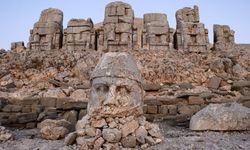 Nemrut'ta turist yoğunluğu yaşanıyor