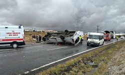 Nevşehir'de turistleri taşıyan minibüs devrildi: 18 kişi yaralandı