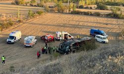 Afyonkarahisar'da yolcu otobüsü devrildi: 21 kişi yaralandı