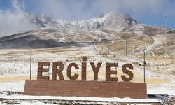 Erciyes Kayak Merkezi'ne kar yağdı