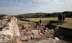 Eski Ahlat Şehri Kalesi'ndeki kazılarda su sarnıcı ortaya çıkarıldı