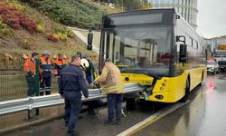 İETT otobüsü bariyere ok gibi saplandı