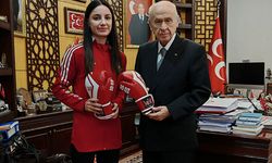 MHP Genel Başkanı Bahçeli, milli sporcu Aybüke Kılınç'ı makamında kabul etti