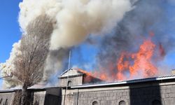 Erzurum'da tarihi Taş Ambarlar'da çıkan yangına müdahale ediliyor