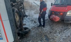 Hakkari'de öğretmenleri taşıyan minibüs devrildi