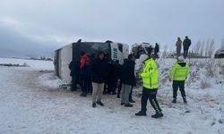 Kars'ta yolcu otobüsü devrildi: Çok sayıda yaralı var