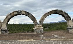 Uşak'taki Blaundos Antik Kenti'nin su kemerleri ayağa kaldırılıyor