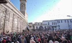 Emevi Camii'nde cuma izdihamı: Hayatını kaybedenler oldu...