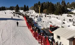 Uludağ'da yarı yıl tatilinin ilk günü kayak izdihamı