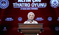 Emine Erdoğan,  "Altın Çağ" oyununu izledi